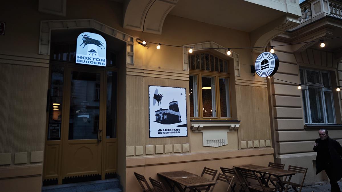 Hoxton Burgers světelná výstrč a branding provozovny